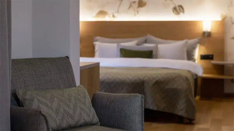 hotel-room.jpg